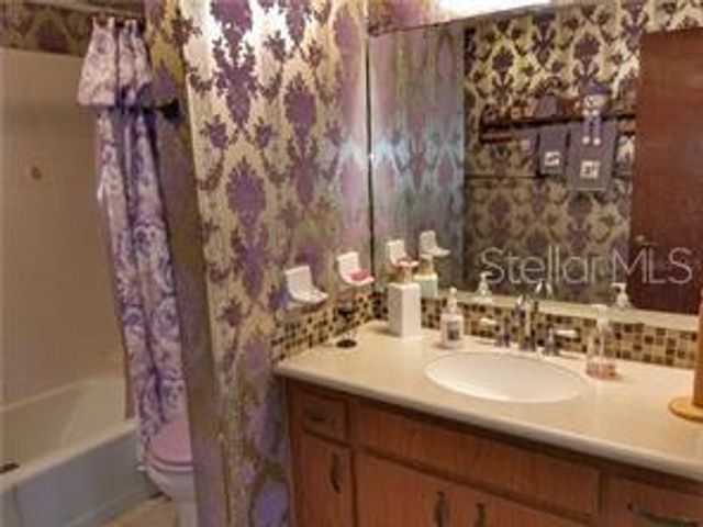 8301 N RIVER OAKS COURT, Tampa, FL 33617