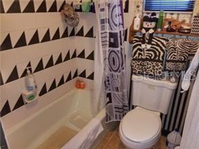 8301 N RIVER OAKS COURT, Tampa, FL 33617