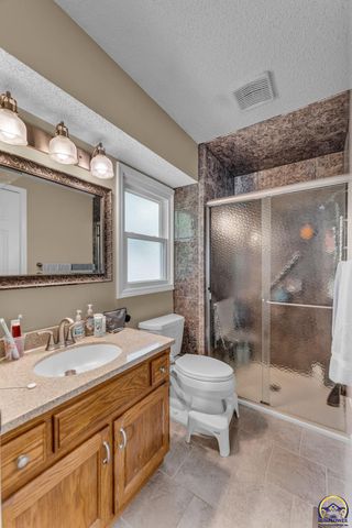 2837 SW Ancaster RD, Topeka, KS 66614