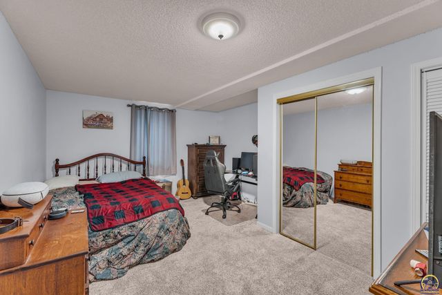 2837 SW Ancaster RD, Topeka, KS 66614