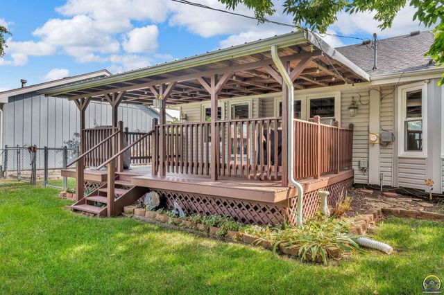 2837 SW Ancaster RD, Topeka, KS 66614