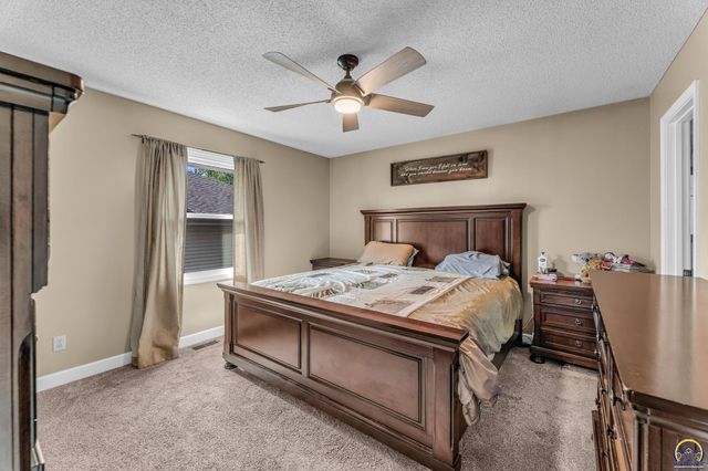 2837 SW Ancaster RD, Topeka, KS 66614