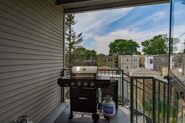 5614 N Campbell Avenue, Chicago, IL 60659
