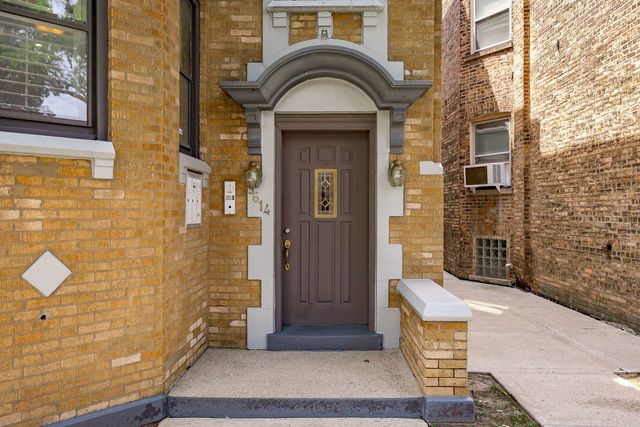 5614 N Campbell Avenue, Chicago, IL 60659