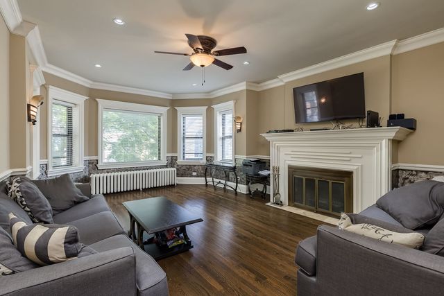 5614 N Campbell Avenue, Chicago, IL 60659