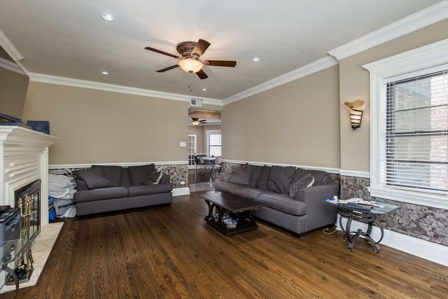 5614 N Campbell Avenue, Chicago, IL 60659