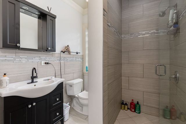 5614 N Campbell Avenue, Chicago, IL 60659