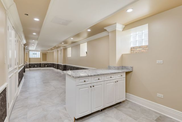 5614 N Campbell Avenue, Chicago, IL 60659