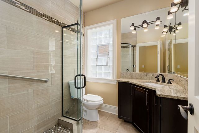 5614 N Campbell Avenue, Chicago, IL 60659