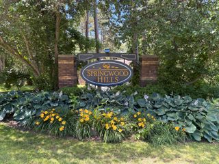 594 Springwood Drive, Kalamazoo, MI 49009