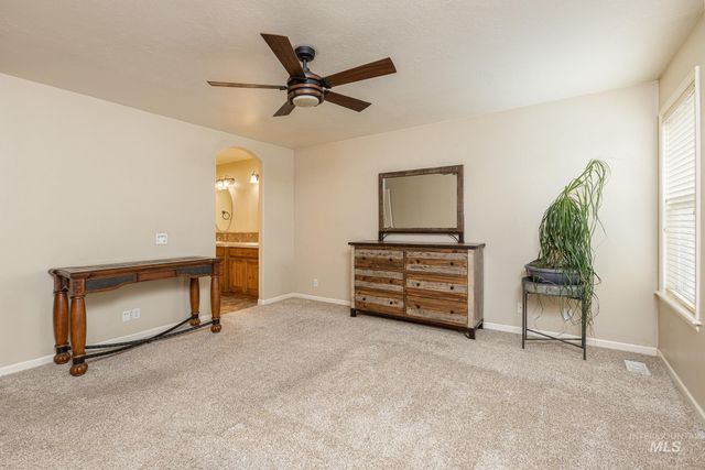 835 W Heather Woods Dr, Nampa, ID 83686