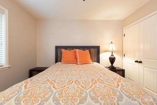 835 W Heather Woods Dr, Nampa, ID 83686