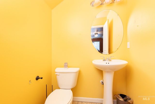 835 W Heather Woods Dr, Nampa, ID 83686