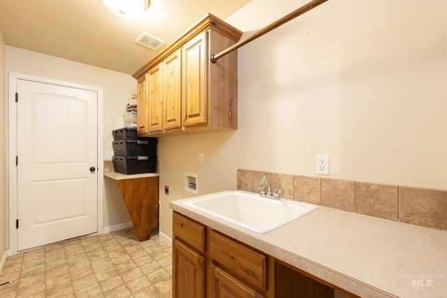 835 W Heather Woods Dr, Nampa, ID 83686