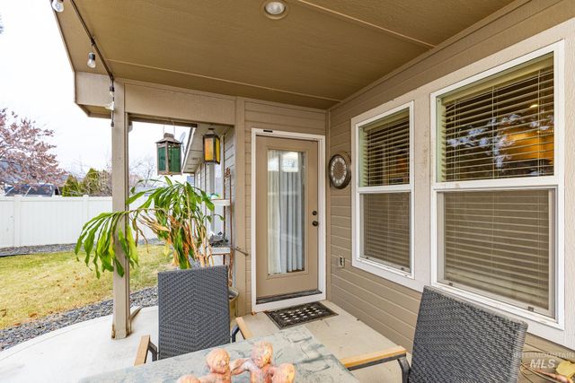 835 W Heather Woods Dr, Nampa, ID 83686