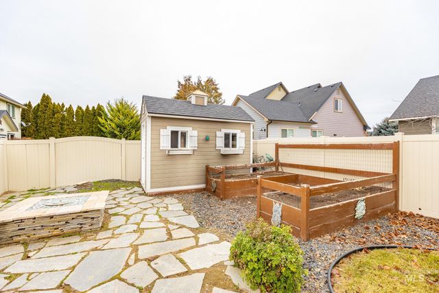 835 W Heather Woods Dr, Nampa, ID 83686