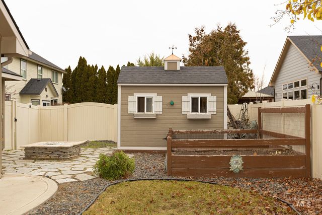 835 W Heather Woods Dr, Nampa, ID 83686