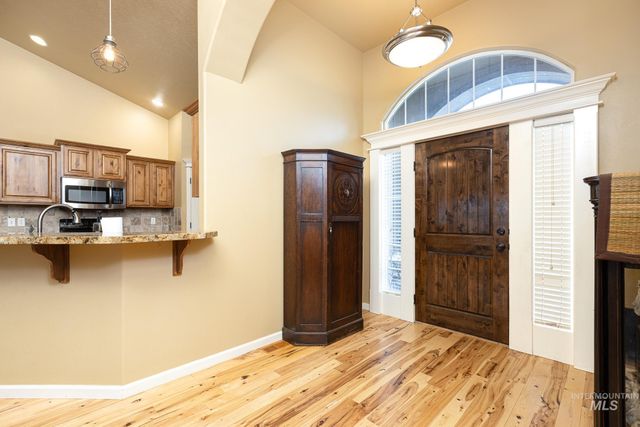 835 W Heather Woods Dr, Nampa, ID 83686