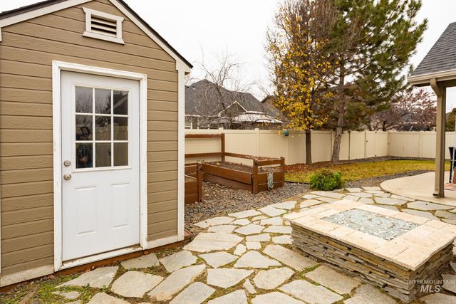 835 W Heather Woods Dr, Nampa, ID 83686