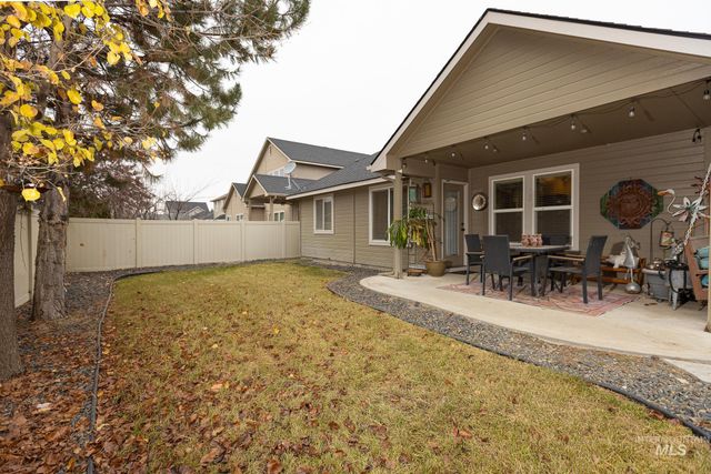 835 W Heather Woods Dr, Nampa, ID 83686