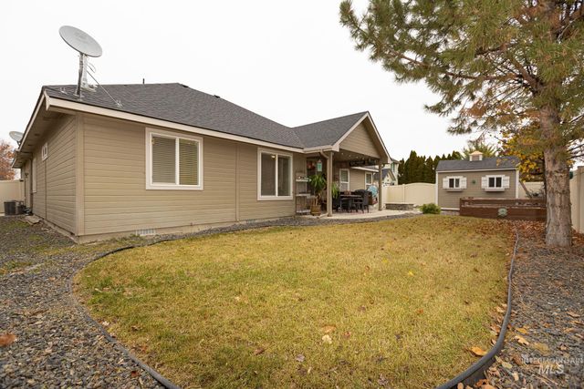 835 W Heather Woods Dr, Nampa, ID 83686