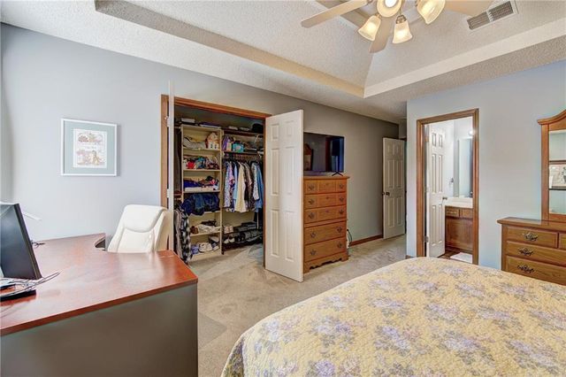 1633 SW Highland Drive, Lee's Summit, MO 64081