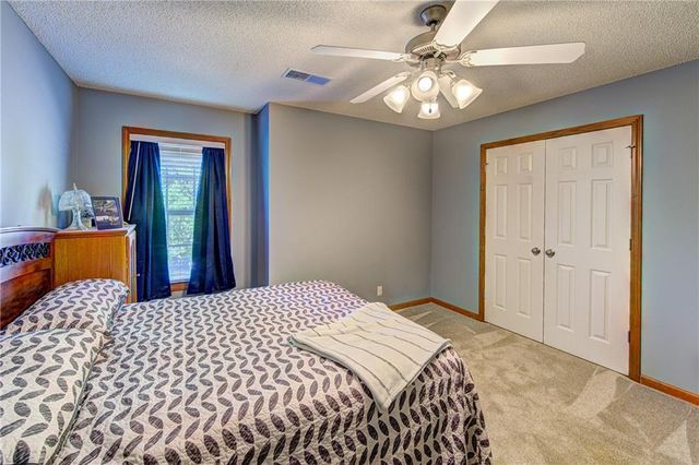 1633 SW Highland Drive, Lee's Summit, MO 64081