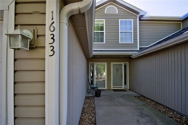 1633 SW Highland Drive, Lee's Summit, MO 64081