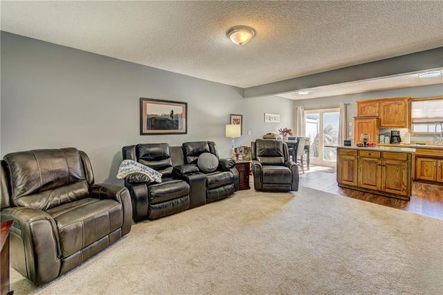 1633 SW Highland Drive, Lee's Summit, MO 64081