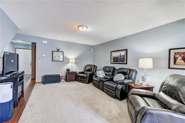 1633 SW Highland Drive, Lee's Summit, MO 64081