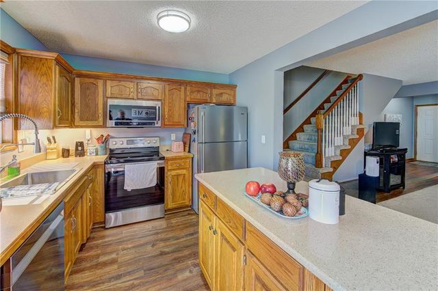 1633 SW Highland Drive, Lee's Summit, MO 64081