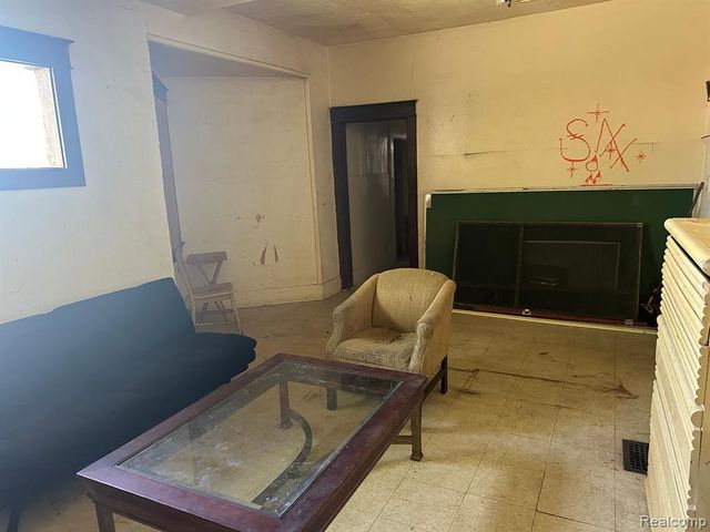 1009 Oak Street, Flint, MI 48503