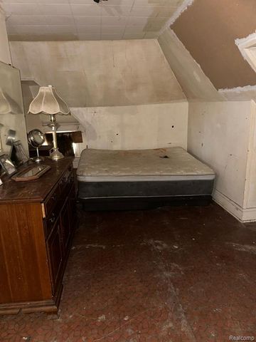 1009 Oak Street, Flint, MI 48503