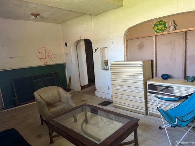 1009 Oak Street, Flint, MI 48503