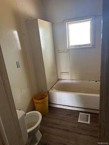 1009 Oak Street, Flint, MI 48503