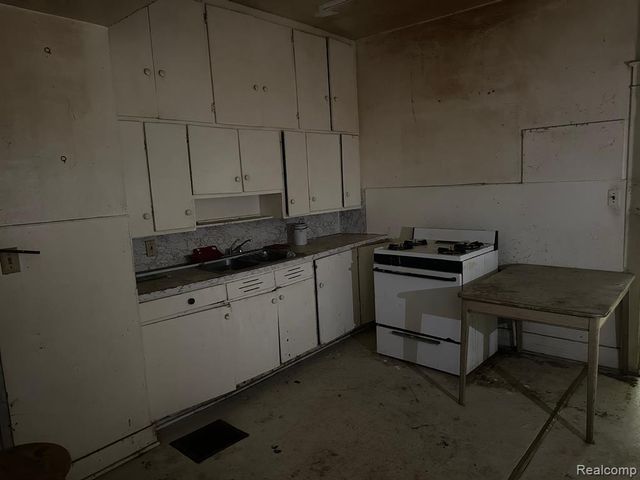 1009 Oak Street, Flint, MI 48503