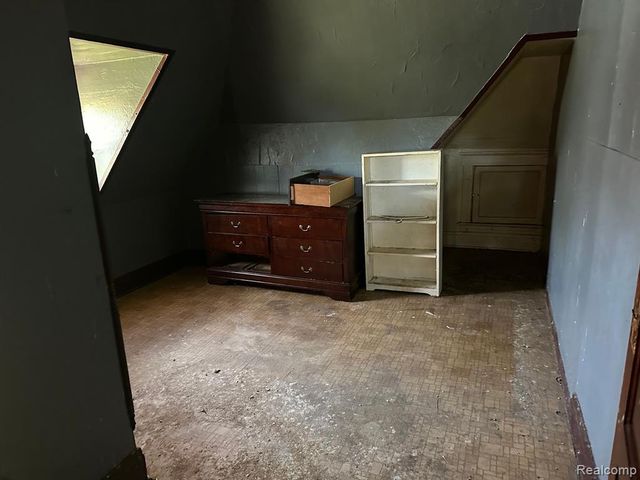 1009 Oak Street, Flint, MI 48503