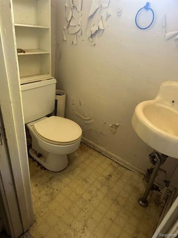 1009 Oak Street, Flint, MI 48503