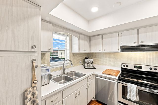 415 U.s. Highway 1 203, North Palm Beach, FL 33408