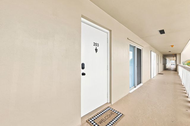415 U.s. Highway 1 203, North Palm Beach, FL 33408
