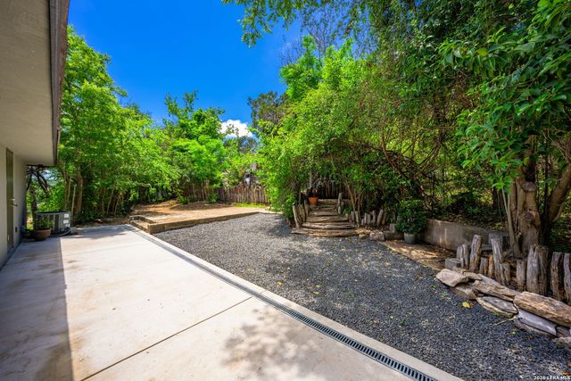109 Debra Lane, Kerrville, TX 78028