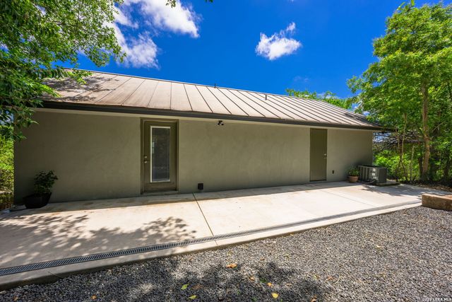 109 Debra Lane, Kerrville, TX 78028