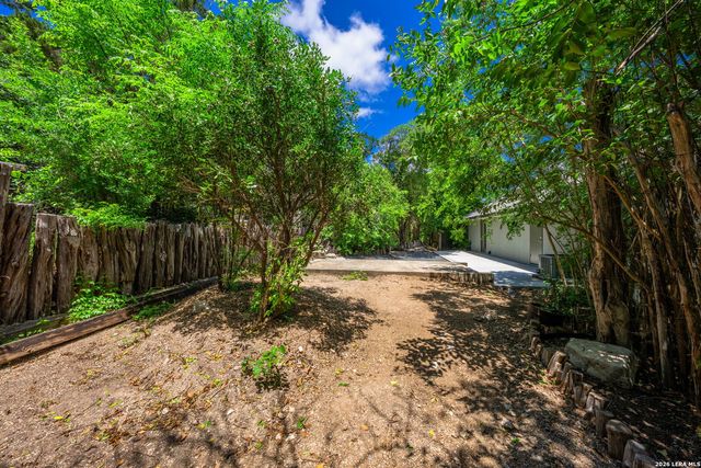 109 Debra Lane, Kerrville, TX 78028