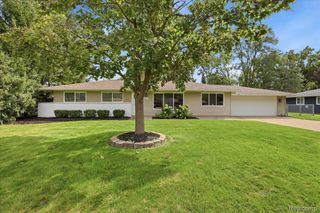 6641 Manson Drive, Waterford Charter Township, MI 48329