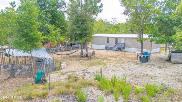 116 LONDON Avenue, Interlachen, FL 32148
