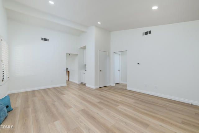 44112 Village 44, Camarillo, CA 93012