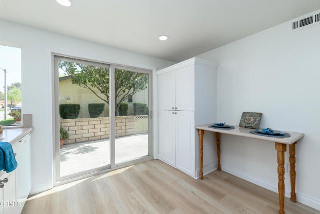 44112 Village 44, Camarillo, CA 93012