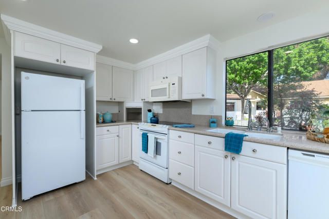 44112 Village 44, Camarillo, CA 93012