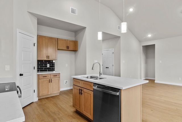 10516 Ruffin Drive, Fort Worth, TX 76131
