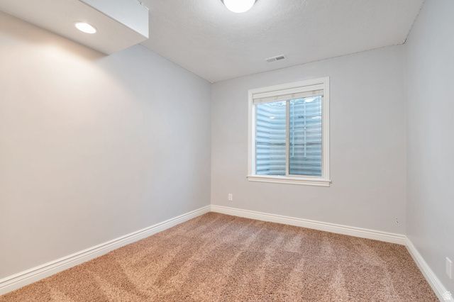 971 S KAYS DR, Kaysville, UT 84037